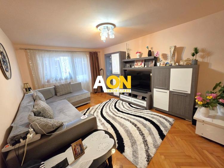 Apartament 3 camere, 2 bai, decomandat, etaj 3, Cetate, zona Stadion