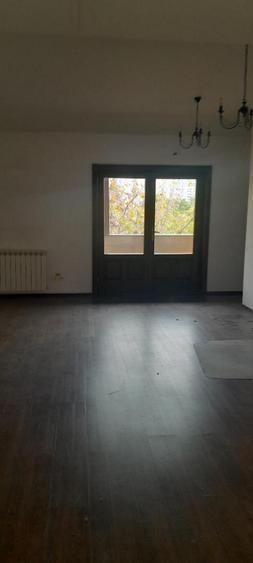 Piata Muncii-Calea Calarasilor, vila 500mp /12 camere, curte 150 mp