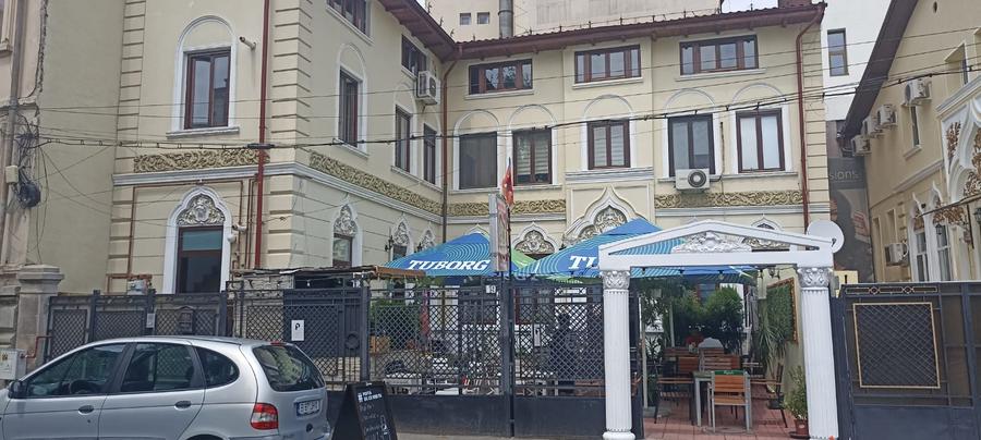 Vila interbelica cu terasa-restaurant in functiune zona Blv Marasesti Bucuresti