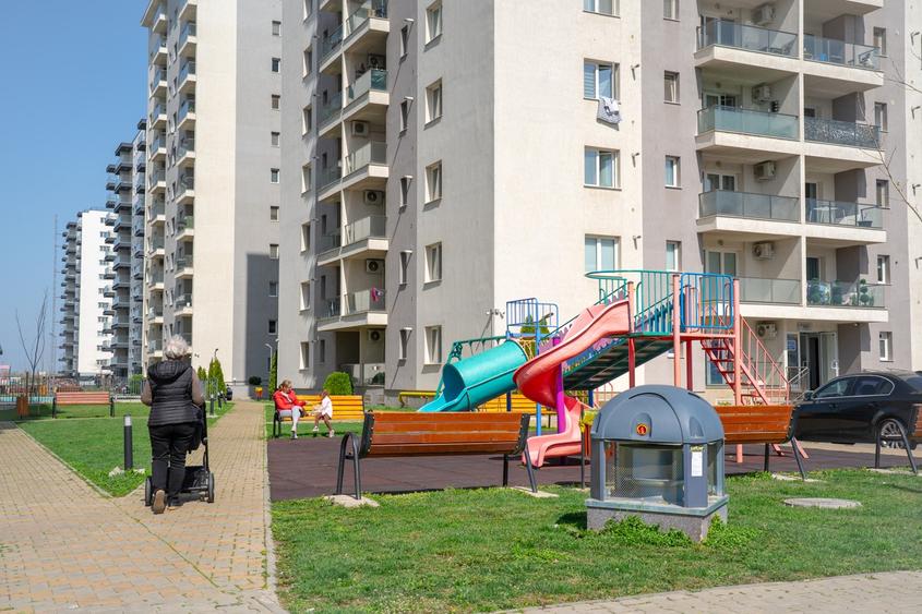 Apartament 3 camere cu preț accesibil în Sectorul 6