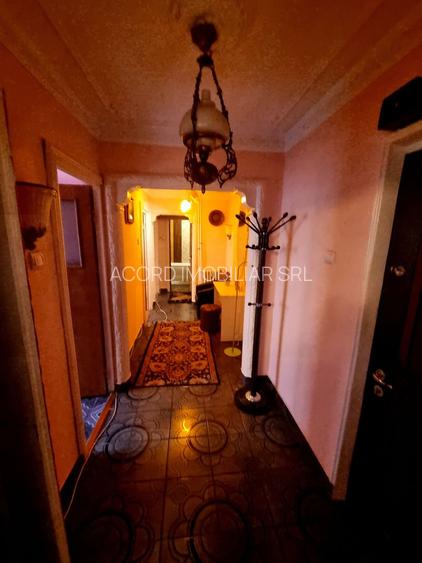 Km 4-5 piata-apartament 3 camere decomandat - 12