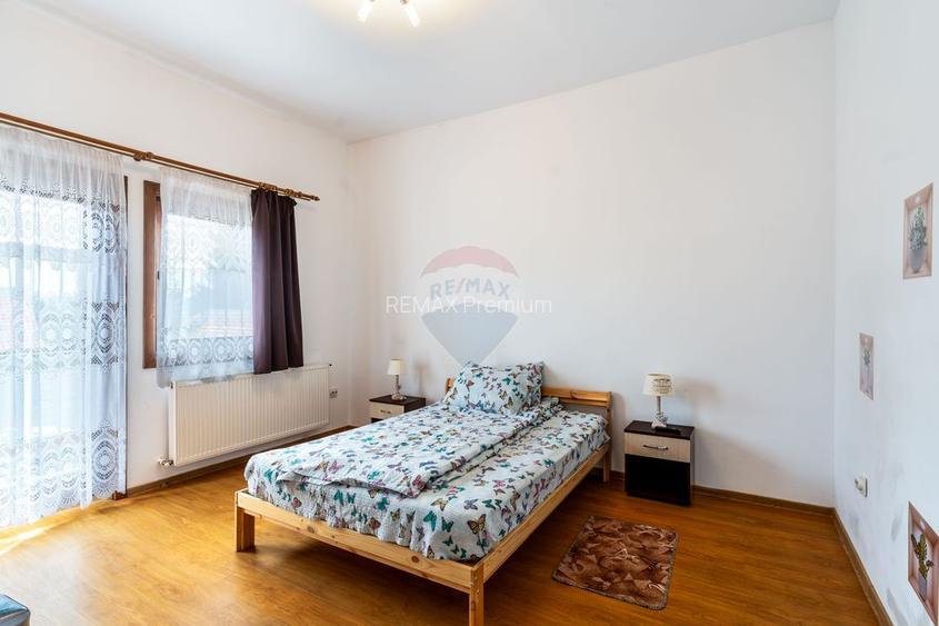 Cabana cu 7 camere de vânzare, 387 mp utili, 1300 mp teren! - 16