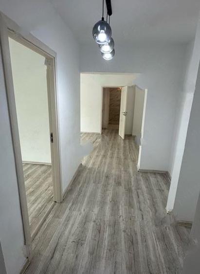 Apartament 3 Camere,Brancoveanu,Metrou,bl.1987,et,3/10,Amenajat,Liber