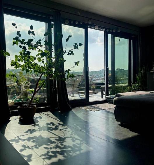 Penthouse de inchiriat in Borhanci, terasa generoasa
