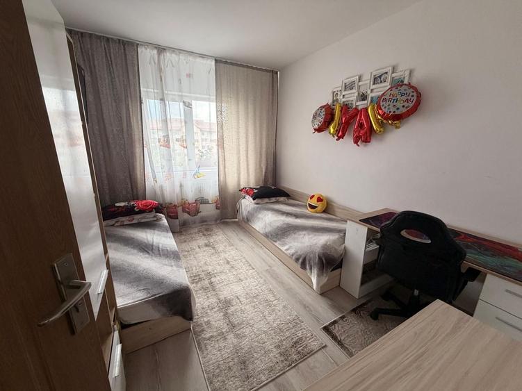 Apartament 3 camere decomandat 70 mp Crângului + Garaj