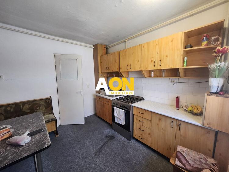 De vanzare apartament 3 camere, etaj intermediar, Cetate
