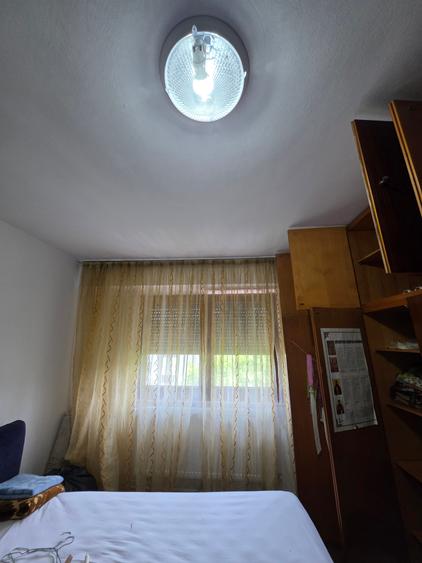Scoala 30 - apartament cu 4 camere, decomandat