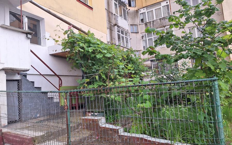 VAnd apartament 3 camere