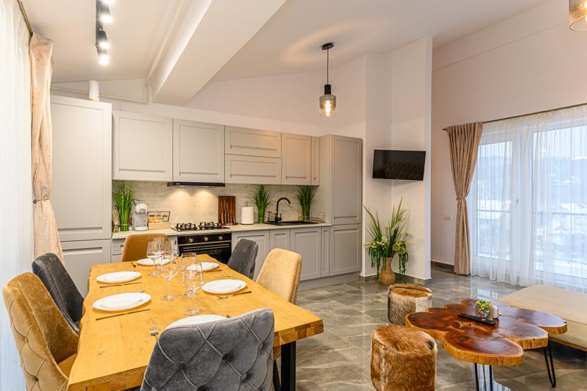 Apartament unic in PREDEAL – LUX, vedere la partie cu terasa si parcare