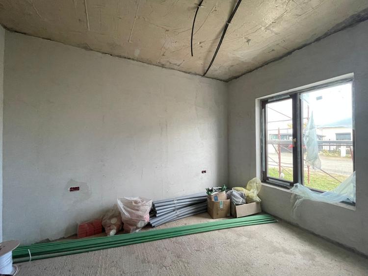 Duplex 5 camere despartit prin garaj - Mosnita Noua