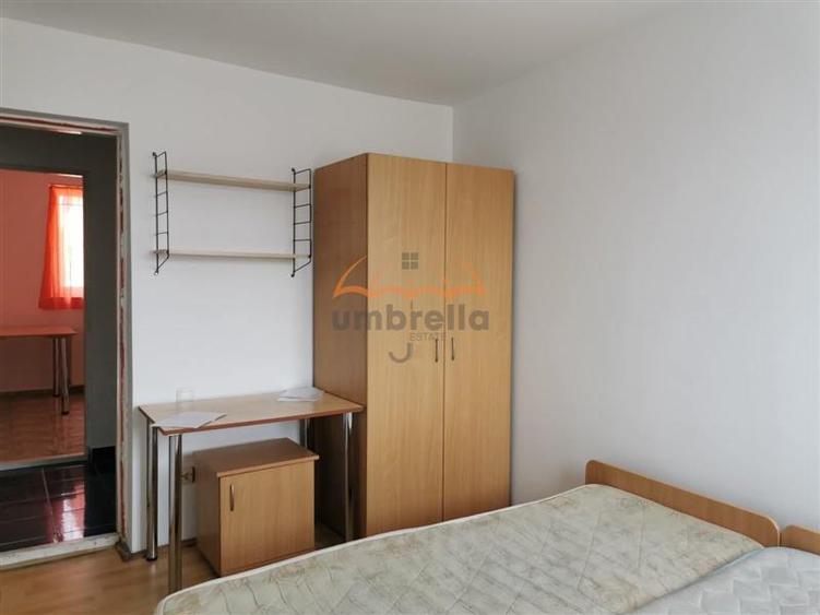 DE INCHIRIAT garsoniera , zona Plopilor Manastur, 27 mp, 250 euro