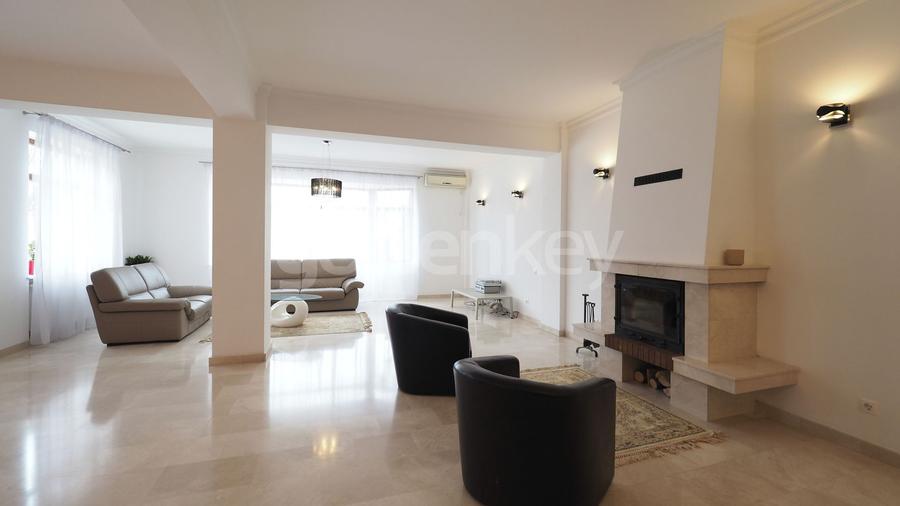 Vilă superba cu 8 camere, mobilata modern, piscina
