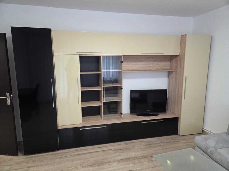 Spitalul Județean | 3 Camere Decomandate | Etaj 1 | Centrală Proprie | Renovat
