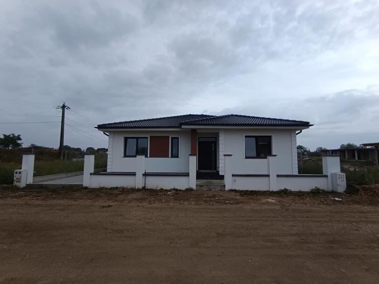 Casă modernă 3 camere, 140 mp, semifinisata teren 400 mp