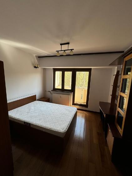 Proprietar inchiriez apartament 3 camere zona Unirii - fantani
