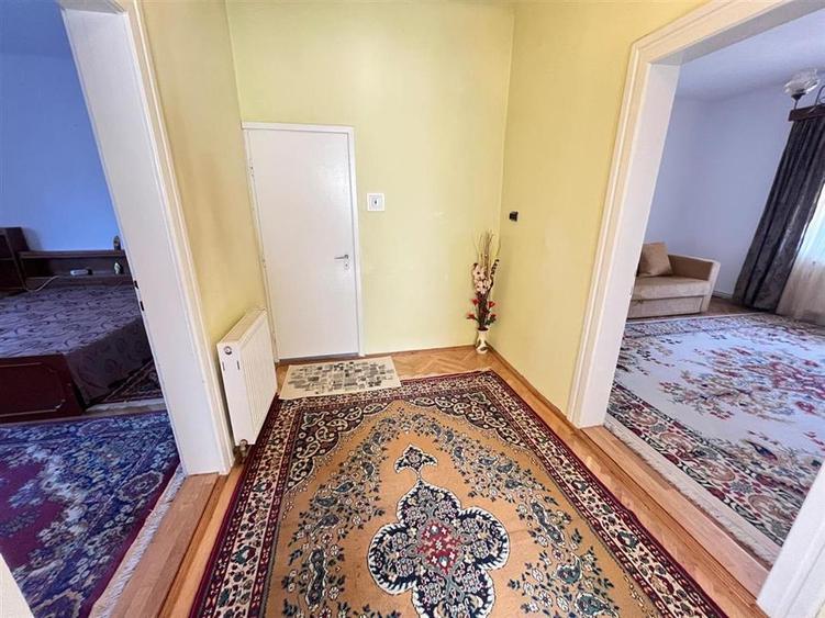 Casa individuala 4 camere si curte zona Lupeni