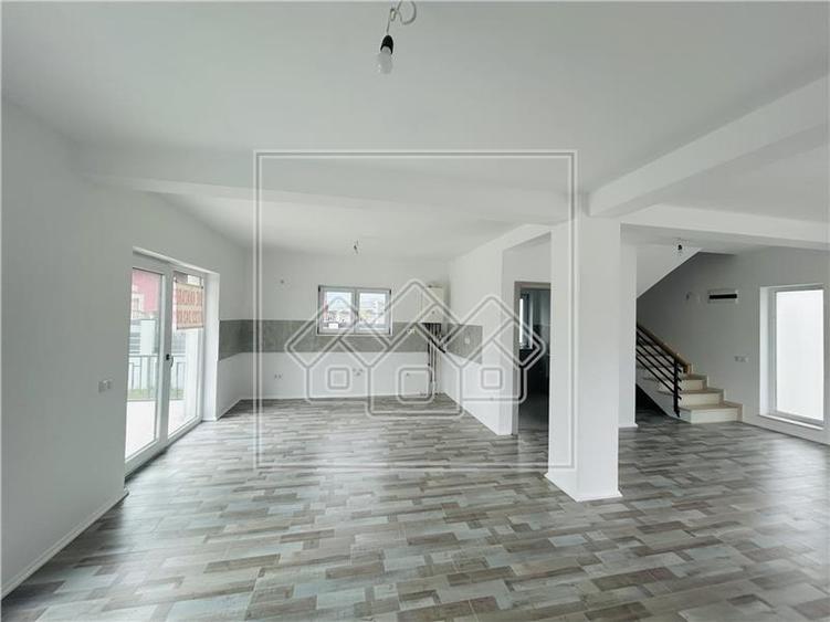Casa noua de vanzare, 4 camere, 2 bai, terasa 21 mp, zona linistita
