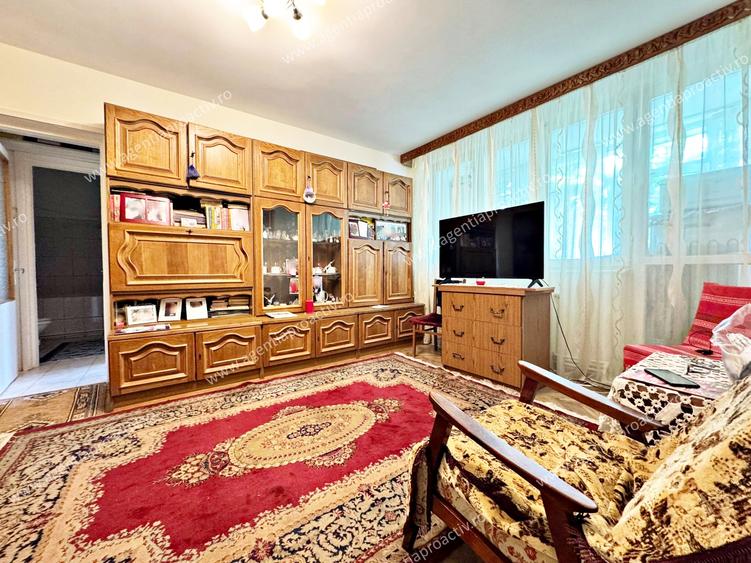 Apartament cu 2 camere, etajul 3, in cartierul Tiglina 2.