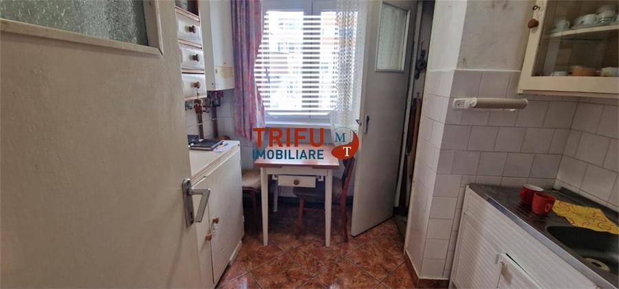 Apartament cu 3 camere de vânzare la etajul 1, zona Cetate