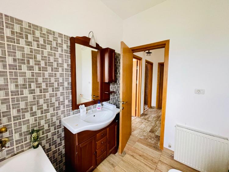 PROPRIETAR- Vând apartament cu 3 camere Gavana Platou (lângă pădure)