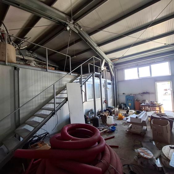 Proprietate industrială cu hală metalică, birouri și teren – Golești