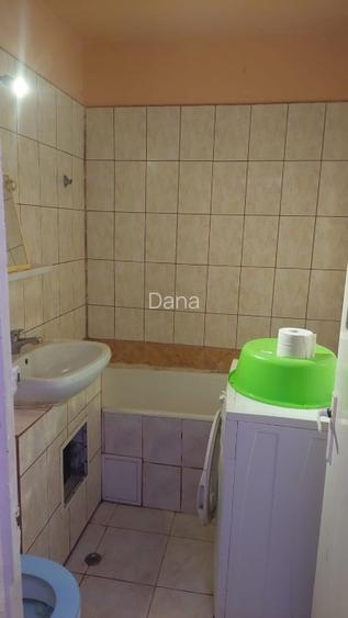 Vand garsoniera zona Vlaicu,(Lebada), et.4., termopan, gresie, faianta, parchet,