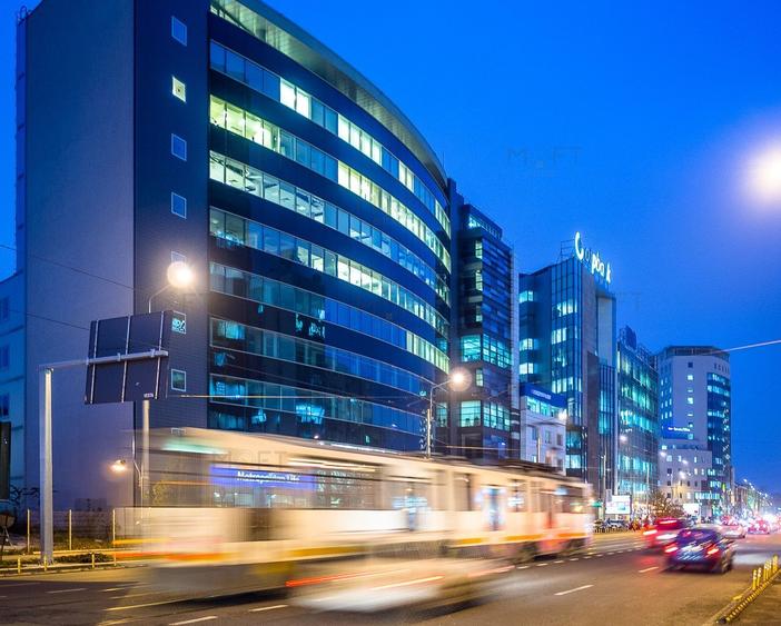 Garsonieră de închiriat zona Victoriei – 7 min de metrou, 30 mp, etaj