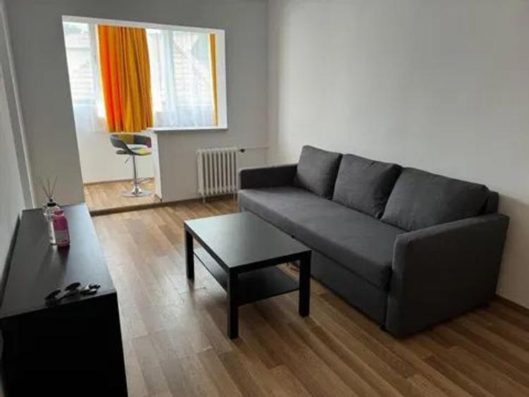 Garsoniera etajul 1, Zorilor str Louis Pasteur