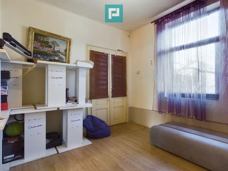 Casă cu teren în Pârneava