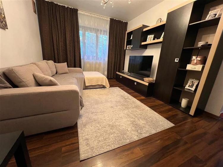 Vanzare apartament cu 3 camere - Podu Ros