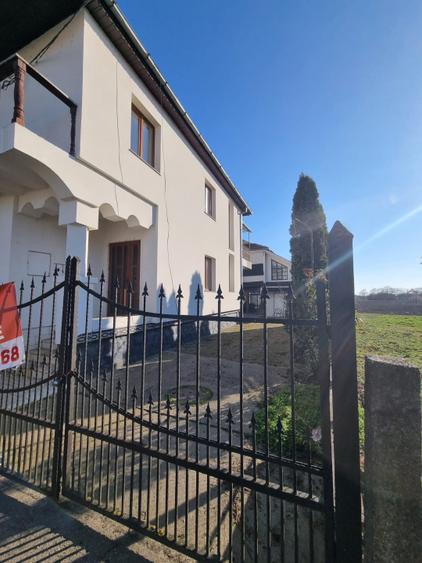 Casă cu Etaj în Păulești