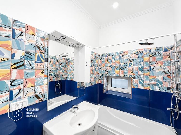 Apartament ultracentral, 2 camere, curte cu acces auto