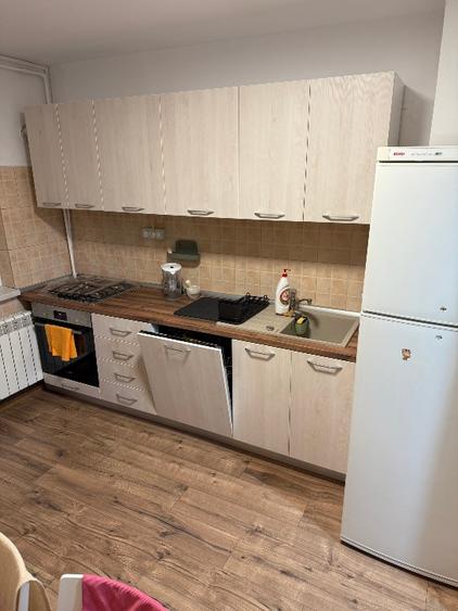 Prorpietar Inchiriez Apartament 3 camere modern