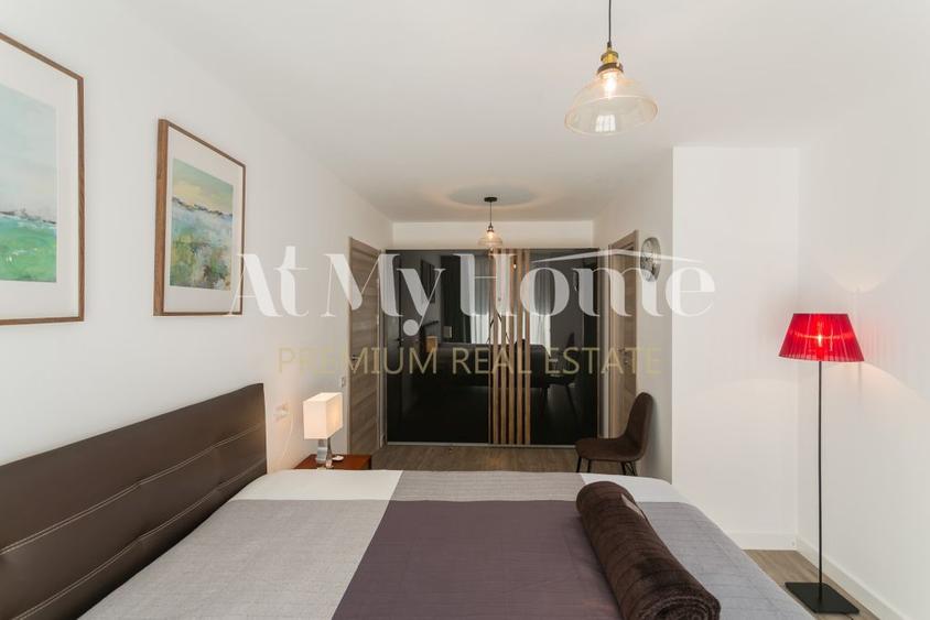 Apartament NOU ultracentral cu 2 camere, complet mobilat, terasa 15mp, 2 bai