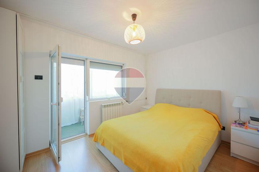 De vânzare apartament cu 4 camere și un loc de parcare, în Rogerius