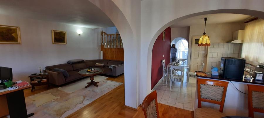 De vanzare casa 5 cam, singur in curte, Cal. Voinicenilor, Zona Horgosa