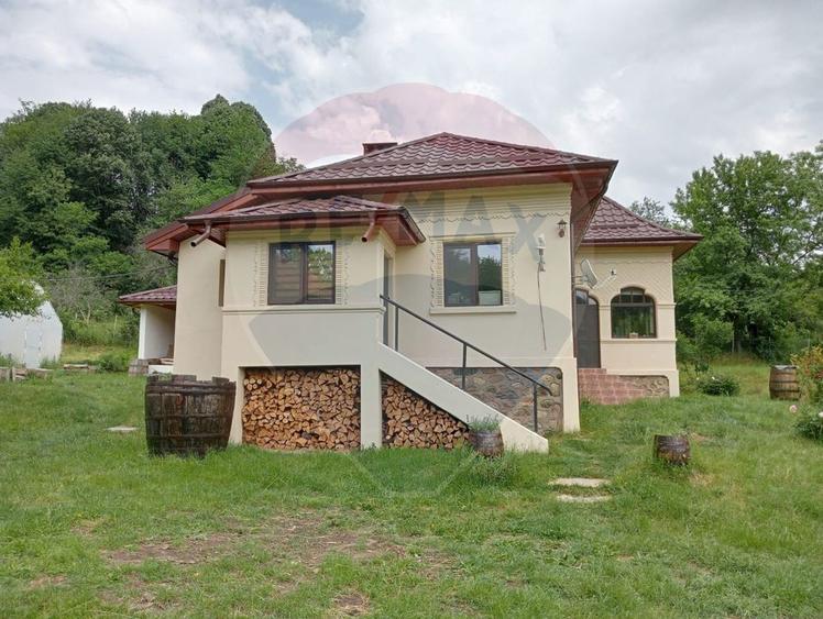 Vanzare casa 4 camere-microferma, cu panouri fotovoltaice
