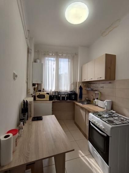 Apartament cu 3 camere semidecomandat în Armeneasca