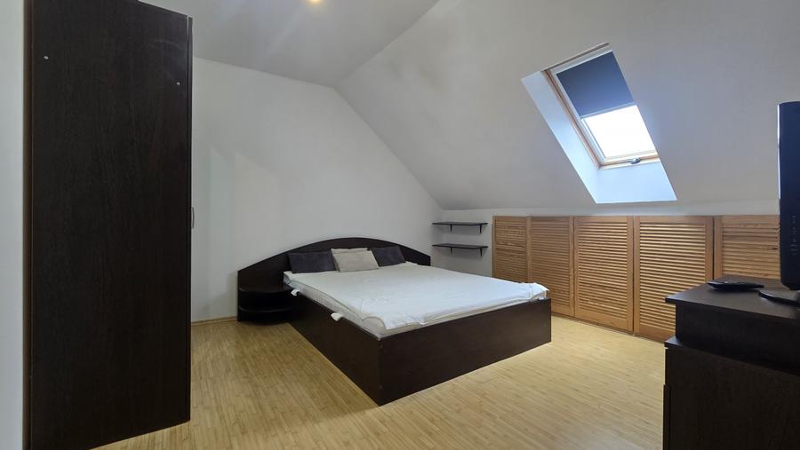 Mansarda cu 3 camere de inchiriat pe strada Soimului Sibiu
