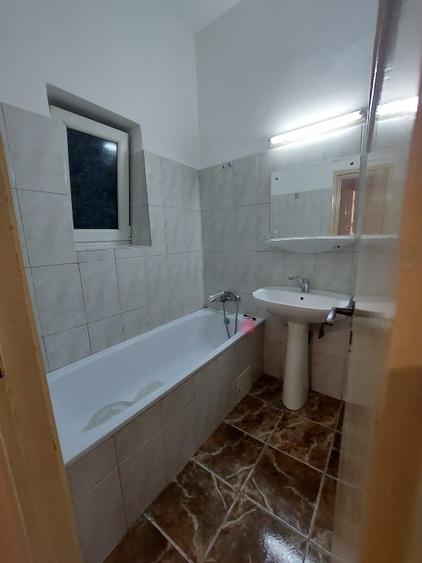 Vand apartament cu 3 camere în blocul Eva