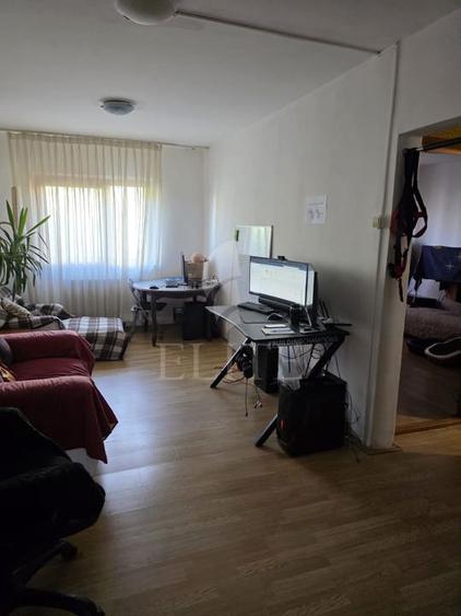 Apartament 3 camere în zona MOGOSOAIA