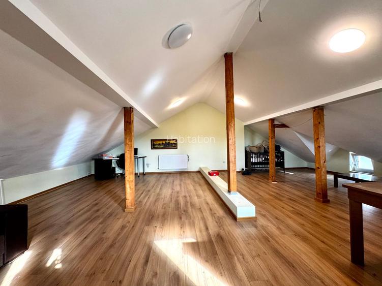 Casa spațioasă, cu teren generos, zona liniștită - in Braytim - 21