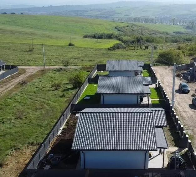 Casa cu 3 camere, 400mp, de vanzare in Miroslava-Ciurbesti