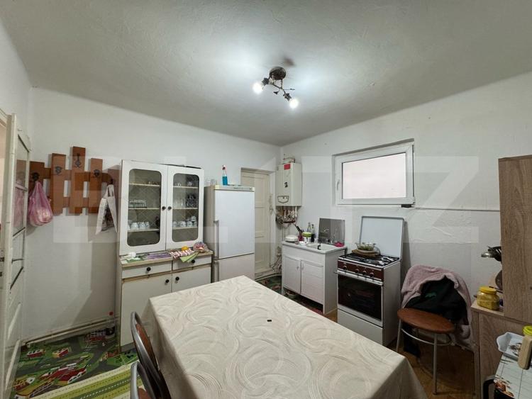 Casa de vanzare, cu 3 camere, 120 mp, 1080 mp teren, zona Simeria