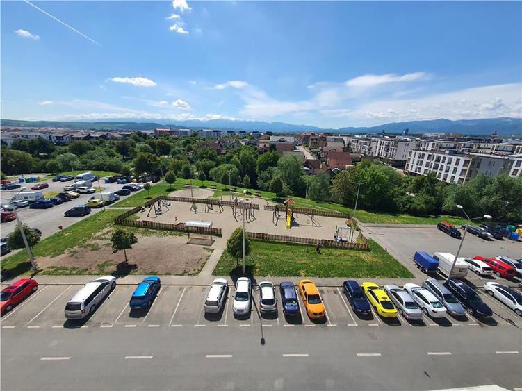 Apartament 2 camere la mansarda -str.Oncesti - zona Vasile Aaron