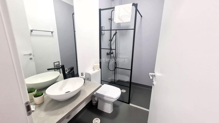Pensiune moderna 12 camere 4600 mp Valea Avrigului - 14