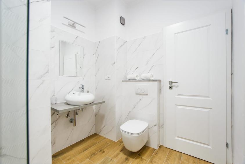 Apartament de închiriat la casă