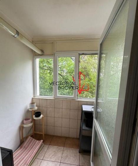 3 camere decomandate, et. 2, renovat, centrala, bl.1984, Basarabia- Diham