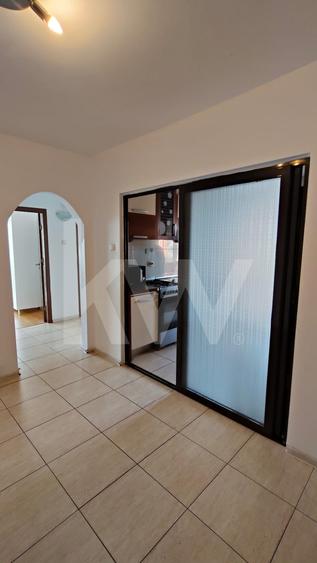 Apartament cu 3 camere de închiriat – Vasile Aaron, mobilat, bloc cu lift