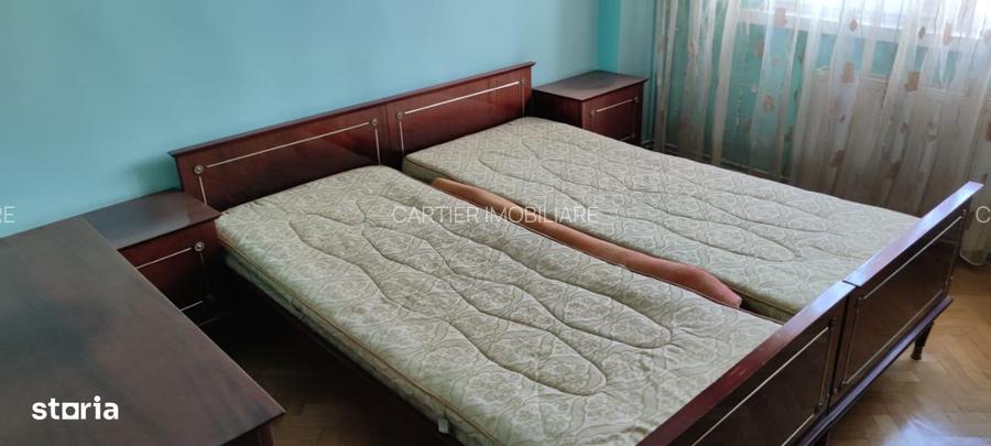Vand apartament 3 camere zona Spitalul Judetean